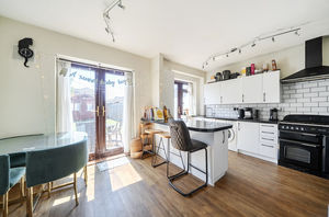 Kitchen diner angle 1- click for photo gallery